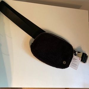 Lululemon Everywhere Belt Bag *Fleece*